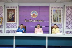 กรอ.จ.มุกดาหาร ประชุมร่วมหอการค้าไทยผลักดันเศรษฐกิจชายแดน