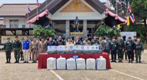 (มีคลิป) กองกำลังผาเมือง สกัดกั้นกลุ่มขบวนการลักลอบลำเลียงยาเสพติด ยึดยาบ้า 7,560,000 เม็ด อ.แม่ฟ้าหลวง จ.เชียงราย