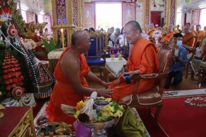 พุทธศาสนิกชนหลั่งไหลร่วมงานบุญล้นวิหารวัดป่าม่วง ฉลองอายุวัฒนมงคล 60 ปี พระครูสิริวชิโรภาส