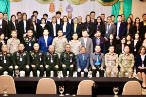 (มีคลิป) แม่ทัพภาคที่ 3 เปิดการอบรมหลักสูตรพัฒนา สัมพันธ์ระดับผู้บริหาร กองทัพภาคที่ 3 รุ่นที่ 6
