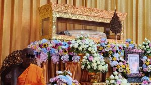 (มีคลิป) พาเที่ยว..วัดสุนทรประดิษฐ์ “กราบไหว้ร่างสรีระสังขาร “หลวงปู่แขก” พระเกจิชื่อดังเมืองพิษณุโลก