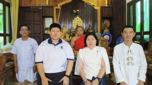 (มีคลิป) เชียงใหม่/ผอ.กลุ่มงานสารสนเทศการพัฒนาชุมชนฯ ถวายเทียนพรรษา วัดร้องอ้อ