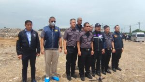 DSI พร้อมหลายหน่วยงานบุกตรวจสอบโรงคัดแยกขยะในปทุมธานี หลัง ปชช.ร้องเรียนว่าจัดการสารเคมีและวัตถุอันตราย ไม่ได้มาตรฐาน