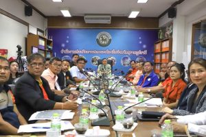 พ่อเมืองสุราษฎร์ฯ นั่งหัวโต๊ะประชุมหาแนวทางการพัฒนาสวนสาธารณะบึงขุนทะเล