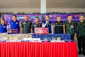 ตำรวจนราธิวาสโชว์ผลงานจับกุมผู้ต้องหาพร้อมยาบ้า 678,000 เม็ด มูลค่า 23 ล้านบาท