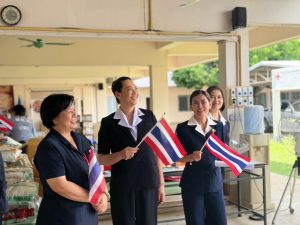 เหล่ากาชาดจังหวัดมุกดาหาร รับมอบเครื่องนุ่งห่มจากสถานีกาชาดที่ 7 จังหวัดอุบลราชธานี