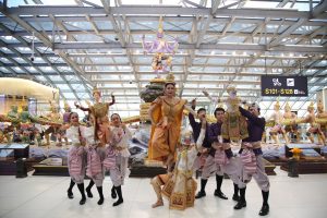 ท่าอากาศยานสุวรรณภูมิ ร่วมเผยแพร่ศิลปวัฒนธรรมไทย จัดแสดงหุ่นละครเล็กชุด “หนุมานจับนางเบญกาย” มอบประสบการณ์สุดประทับใจแก่ผู้โดยสาร