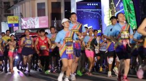 กลุ่มจังหวัดภาคเหนือตอนบน 1 เปิดสนามแรก “ไนท์รัน 2025” ที่ลำพูน นักวิ่งกว่า 500 คน ร่วมงาน