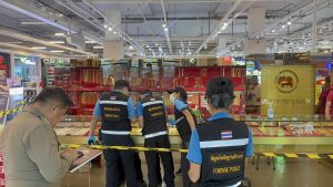 คนร้ายควงปืนบุกจี้ร้านทองในห้างย่านบางบ่อ กวาดสร้อยข้อมือ 163 บาท มูลค่ากว่า 8 ล้านหลบหนี ผู้การจังหวัดสั่งระดมชุดสืบออกไล่ล่าตัว 
