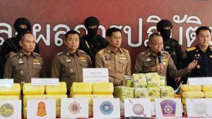 (มีคลิป) ตร.ภาค 5 จับยาเชียงราย–เชียงใหม่! สกัด 2 คดี ยึดยาบ้า 9.7 ล้านเม็ด ไอซ์ 100 กก. ผู้ต้องหา 4 ราย