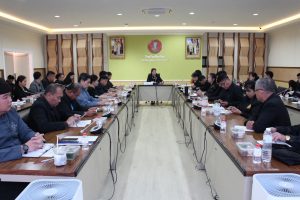 พช.เชียงใหม่ ลุยสู้ยาเสพติด! ประชุมใหญ่เครือข่าย ‘กองทุนแม่ของแผ่นดิน’ อบรมเข้ม พร้อมเตรียมรับ 42 หมู่บ้านต้นกล้า ปี 69