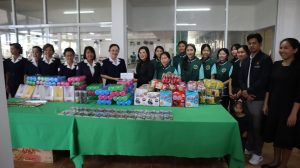 เหล่ากาชาดจังหวัดมุกดาหาร สนับสนุนทุน อุปกรณ์การเรียน ข้าวสารอาหารแห้ง และขนม