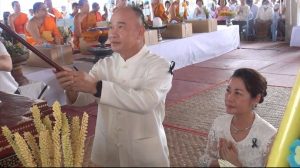 (มีคลิป) อดีตรอง ผบ.ตร. ‘พล.ต.อ. ประจวบ วงศ์สุข’ นำทัพศรัทธาทอดกฐินวัดหัวฝาย ลำปาง! ระดมปัจจัยกว่า 5 แสนกว่าบาท เร่งสร้างศาลาการเปรียญทรงล้านนา